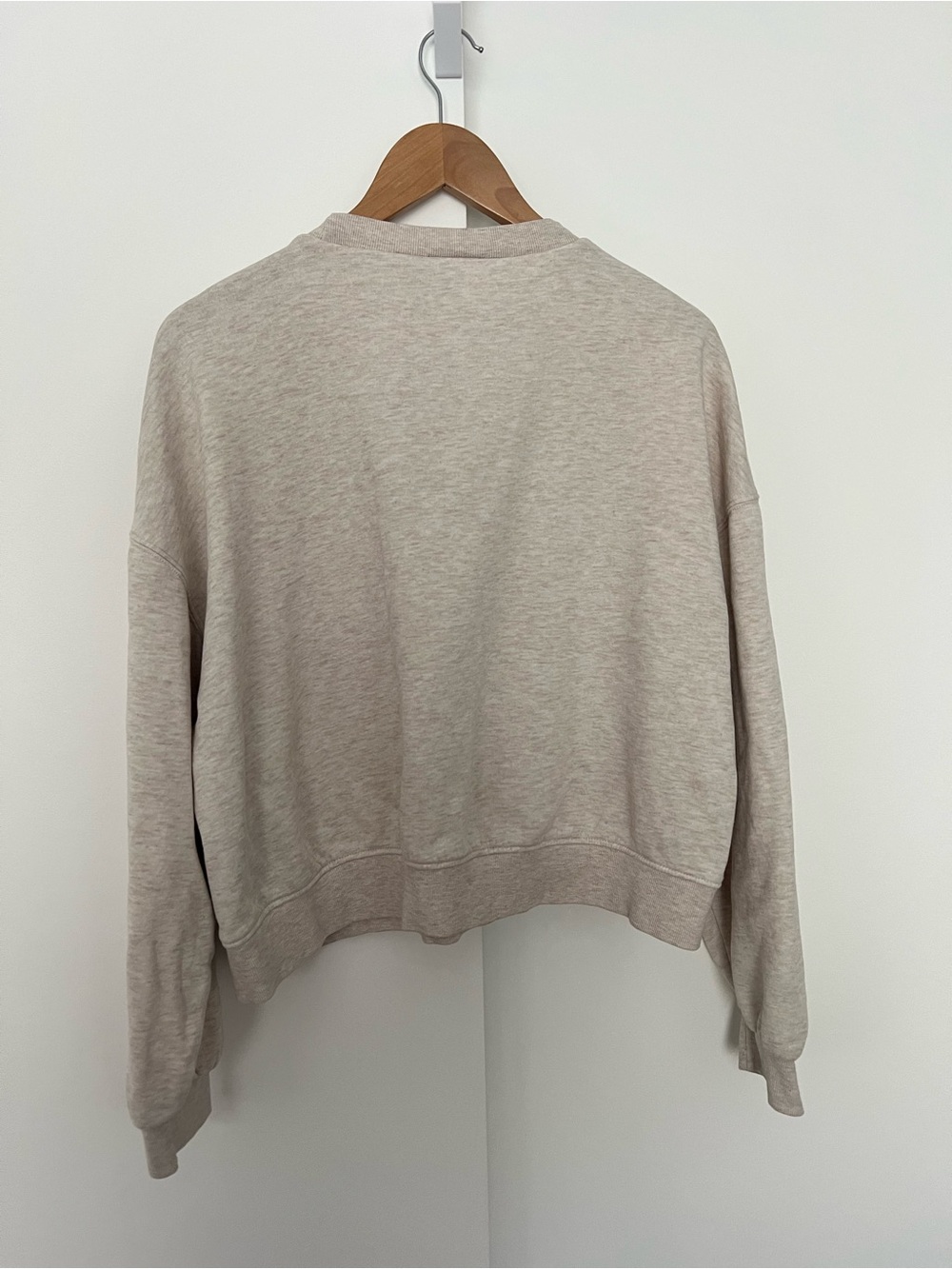 H&M Oatmeal Cropped Sweatshirt Pullover Crew Neck Athleisure Casual Size Large - Picture 4 of 5